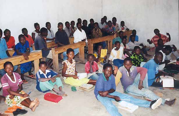 Eine tansanische Oberrealschulklasse